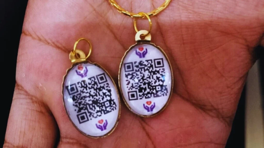 Innovative QR Code Pendants by Mumbai's Akshay Ridlan A Lifesaver for Memory-Impaired Individuals